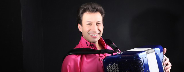 Pascal Hamard avec son accordéon