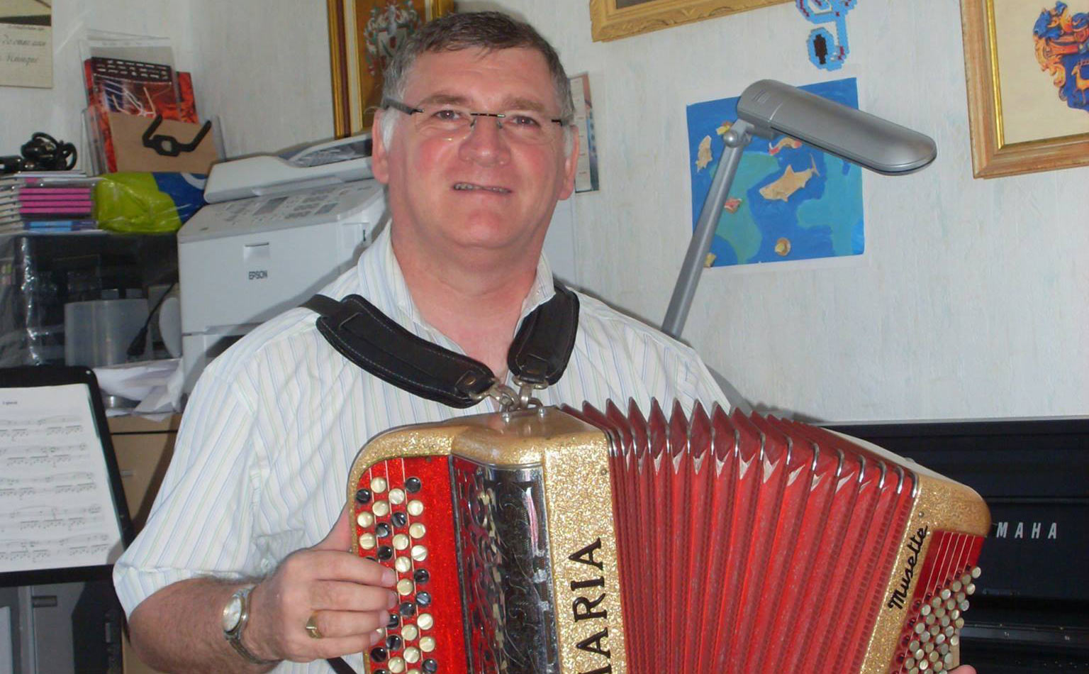 Thierry Monicault avec son accordéon