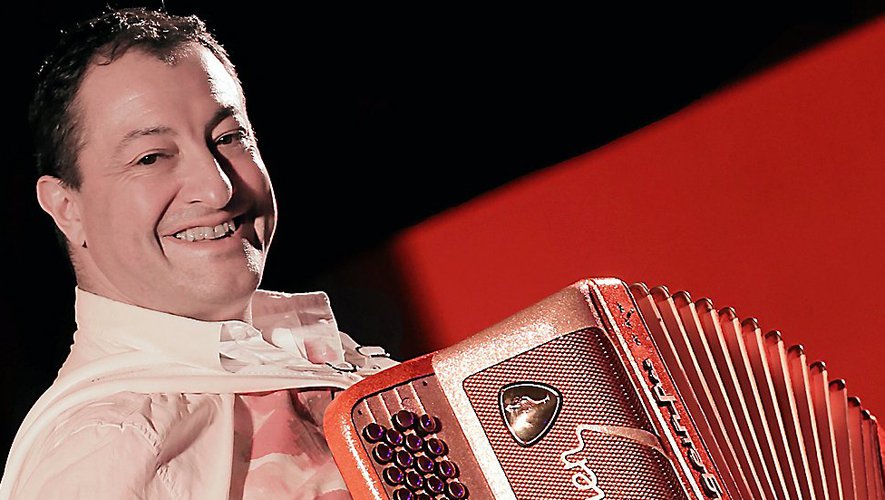 Thierry Bonnefous avec son accordéon