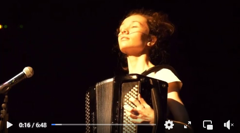 Chloé Cédille – de retour sur scène